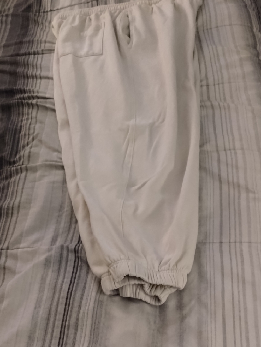 Aeropostale Men's XL 25 Inch Length Cream Elastic Cuff Joggers